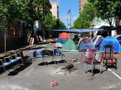 Los artistas de Kasa Pirata levantar�n hoy el acampe sobre calle Ovido Lagos