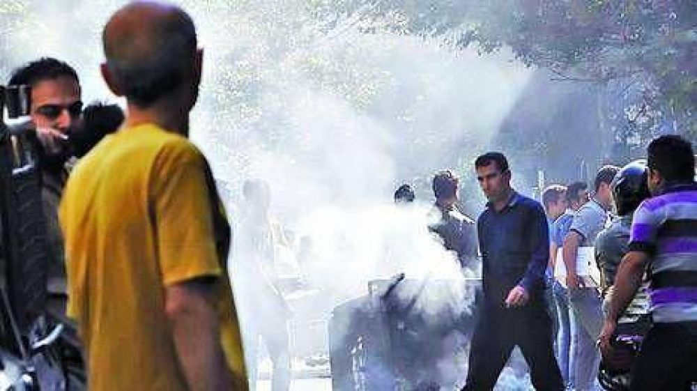 Protestas y choques con la polic�a en Ir�n por un cepo al d�lar