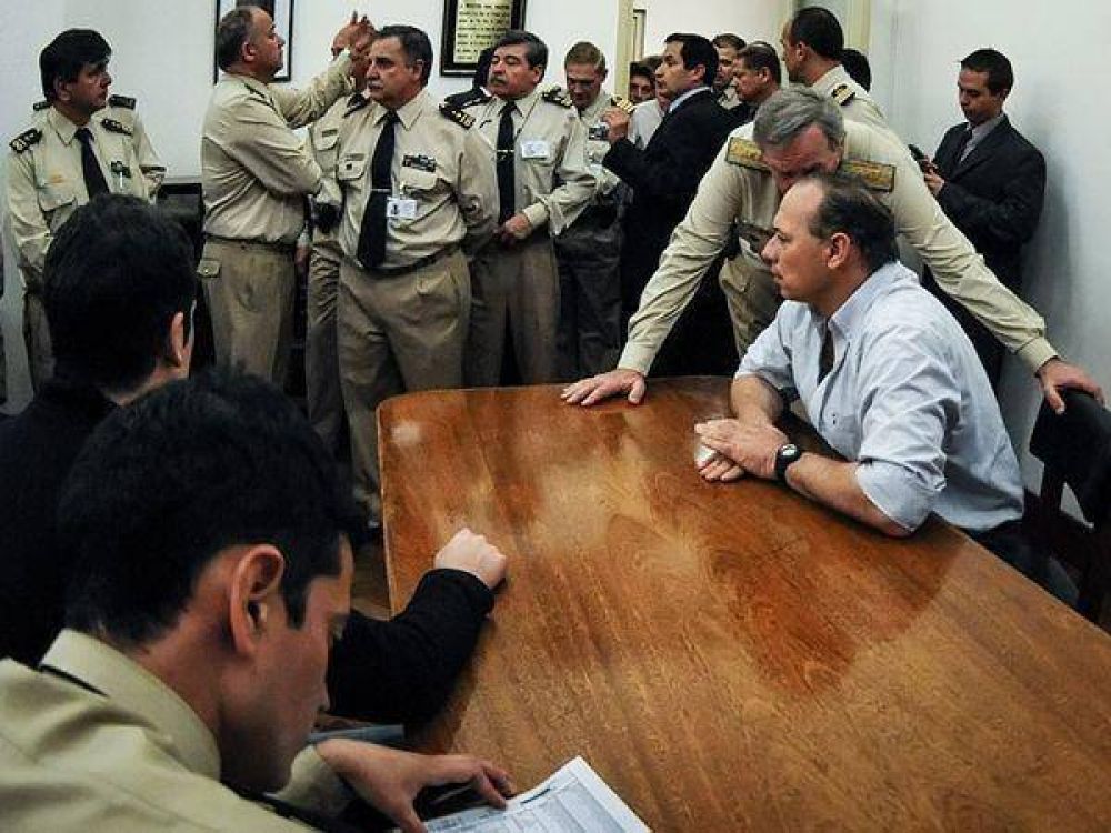 Nueva reuni�n para intentar destrabar el conflicto con prefectos y gendarmes