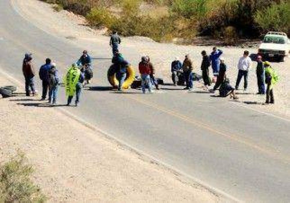 Desocupados de la UOCRA de Rinc�n endurecieron la protesta contra Vale 