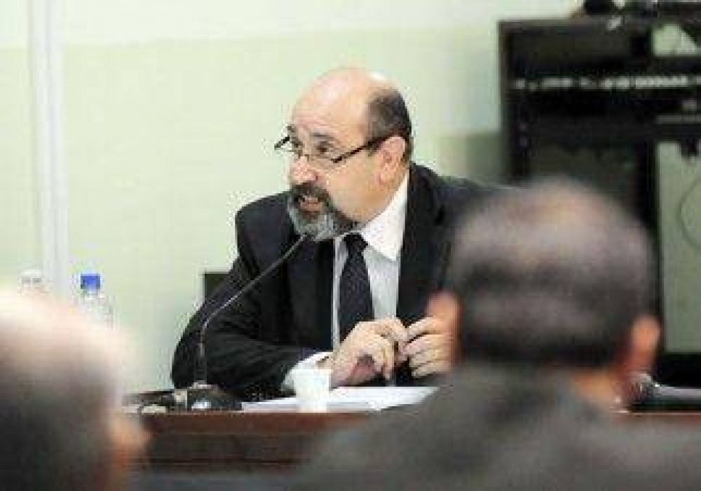 La Fiscal�a pidi� penas de 24 a�os para ex jefes militares y policiales 