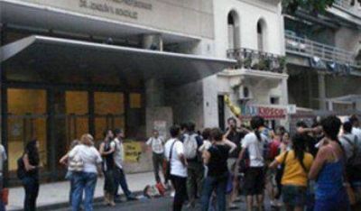 M�s establecimientos se suman a las tomas