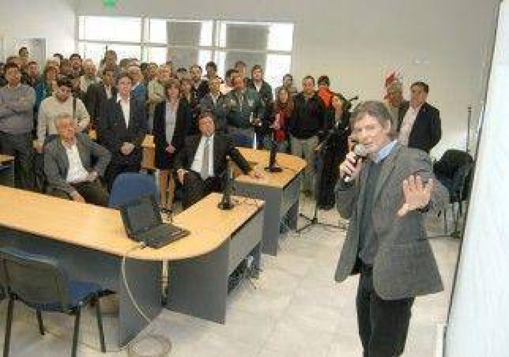 Lanzan llamado a licitaci�n para la construcci�n de 66 viviendas en Cipolletti 