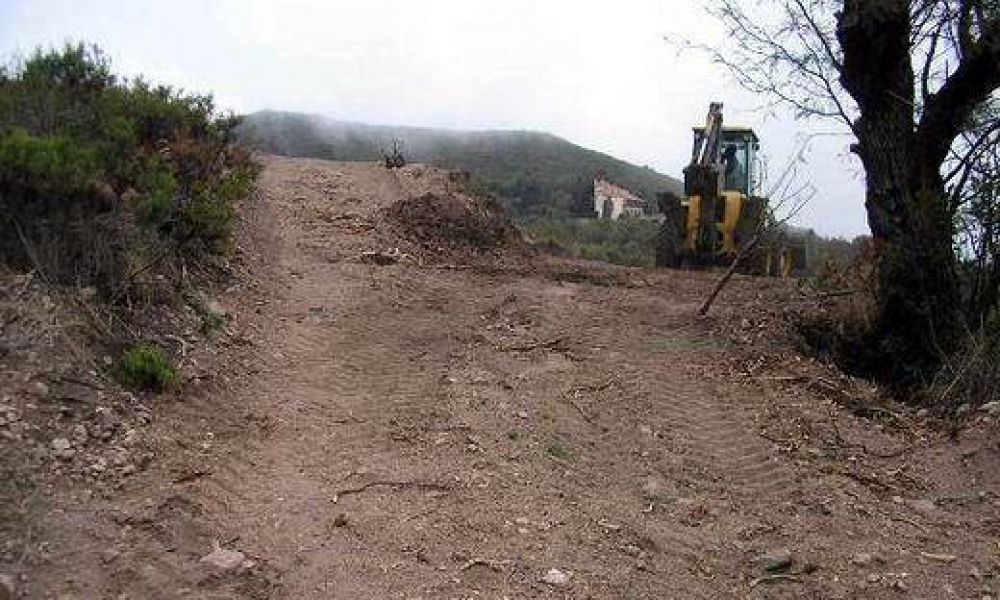 La Cumbre: denuncian destrucci�n de la monta�a