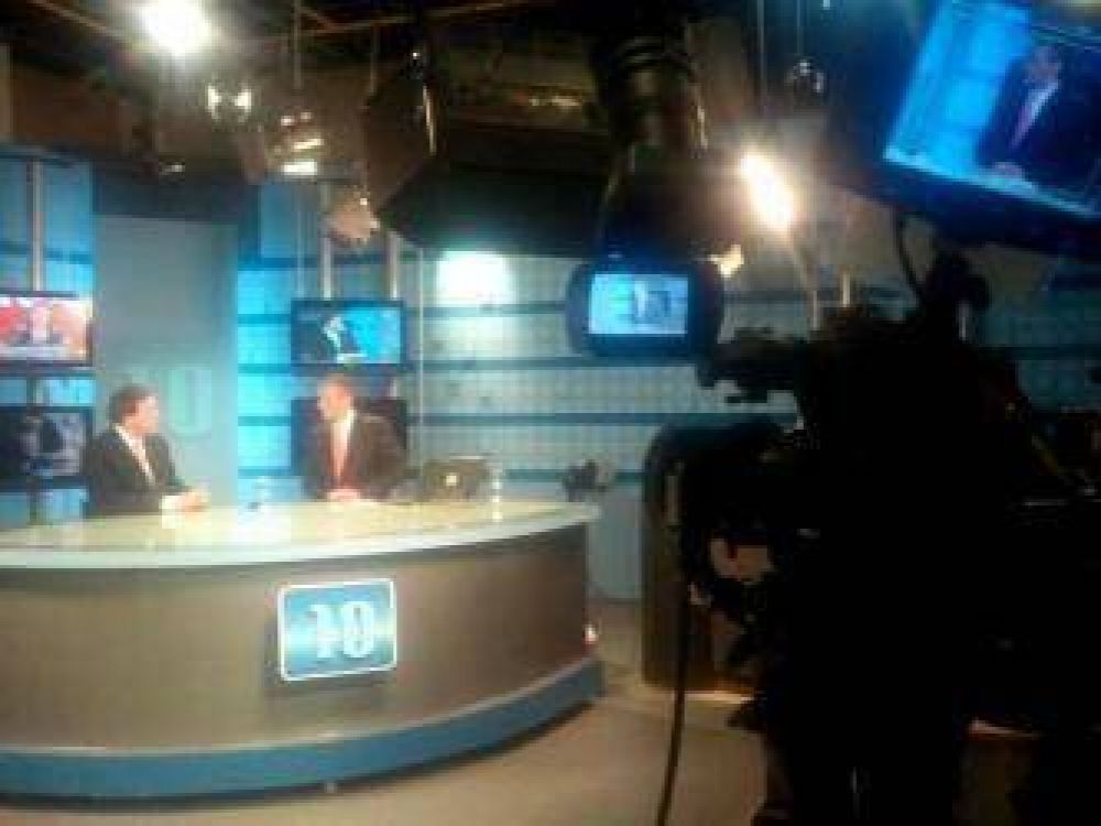 Weretilneck firm� acuerdo con universidades para que �stas tengan sus programas en Canal 10