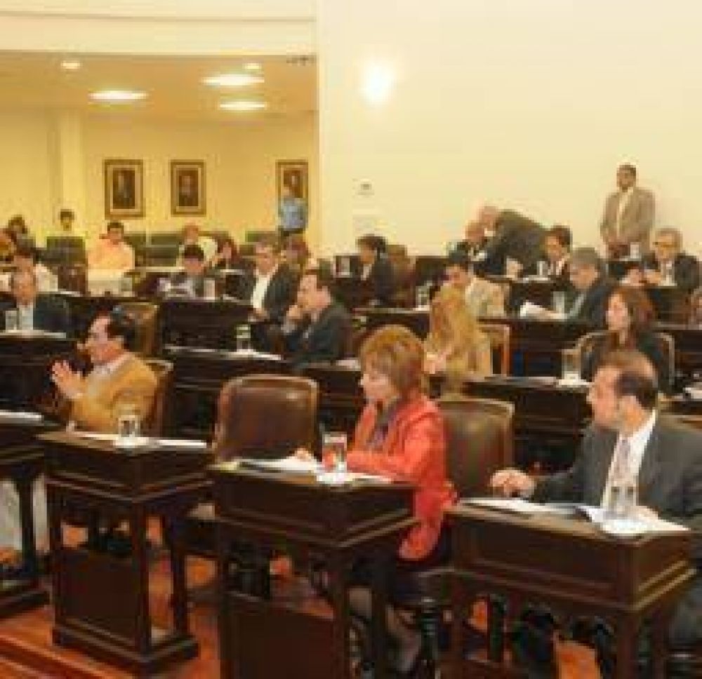 Diputados del PJ denuncian intento de desestabilizaci�n a Cristina K