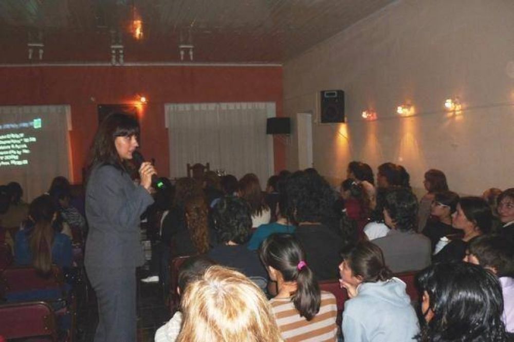 Brindaron charla sobre Trata de Personas en S�enz Pe�a