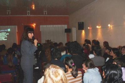 Brindaron charla sobre Trata de Personas en S�enz Pe�a