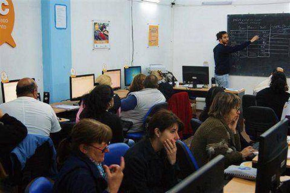 �Curso Intensivo sobre computaci�n� para personal de Centros de Salud