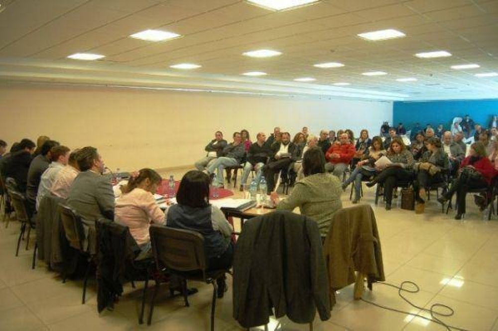 Dictamen favorable para que las hidrocarbur�feras prioricen mano de obra local