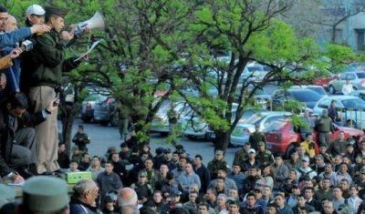 Siguen trabadas las negociaciones con los gendarmes y los prefectos