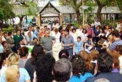 Contin�an con el paro y denuncian �falta de gesti�n� en Salud	