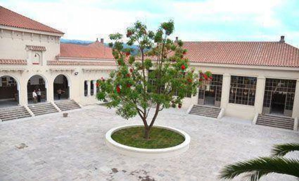 Reabre hoy sus puertas el Colegio  �T. S de Bustamante� 