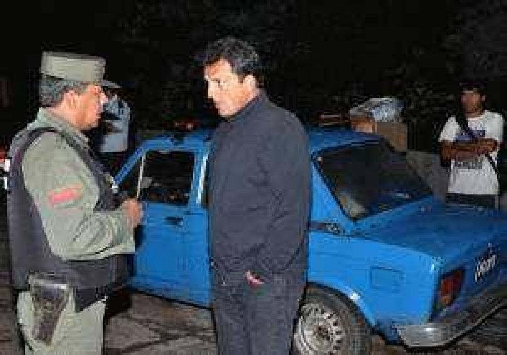Massa pidi� a prefectos y gendarmes que regresen a sus cuarteles