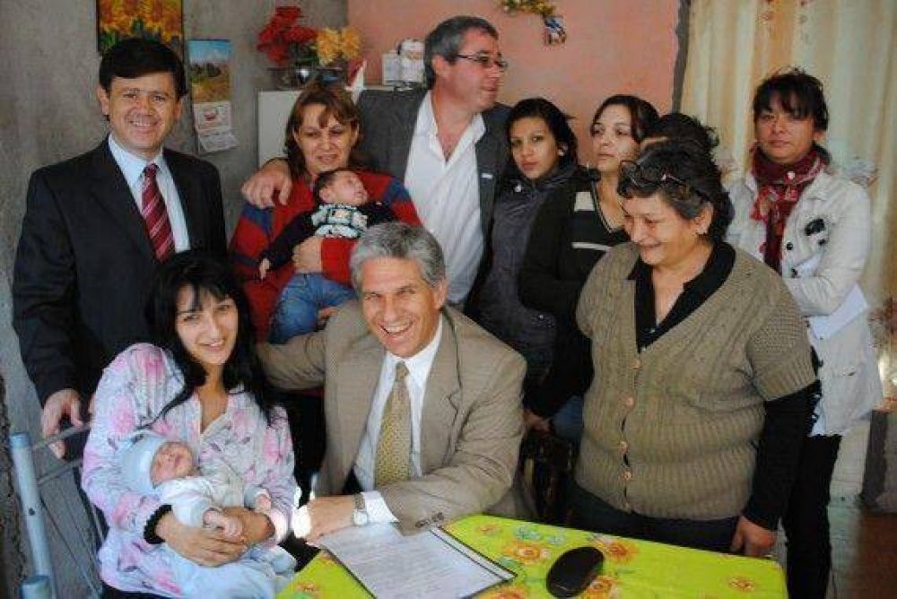 El gobierno solventar� la educaci�n de por vida del beb� Jair Emanuel