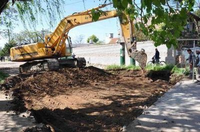 Lomas: realizan nueva pavimentaci�n en el barrio Villa Niza de Banfield