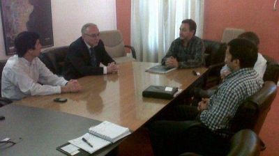Maza y Cufr� se reunieron con gerentes de YPF para acordar pol�ticas ambientales