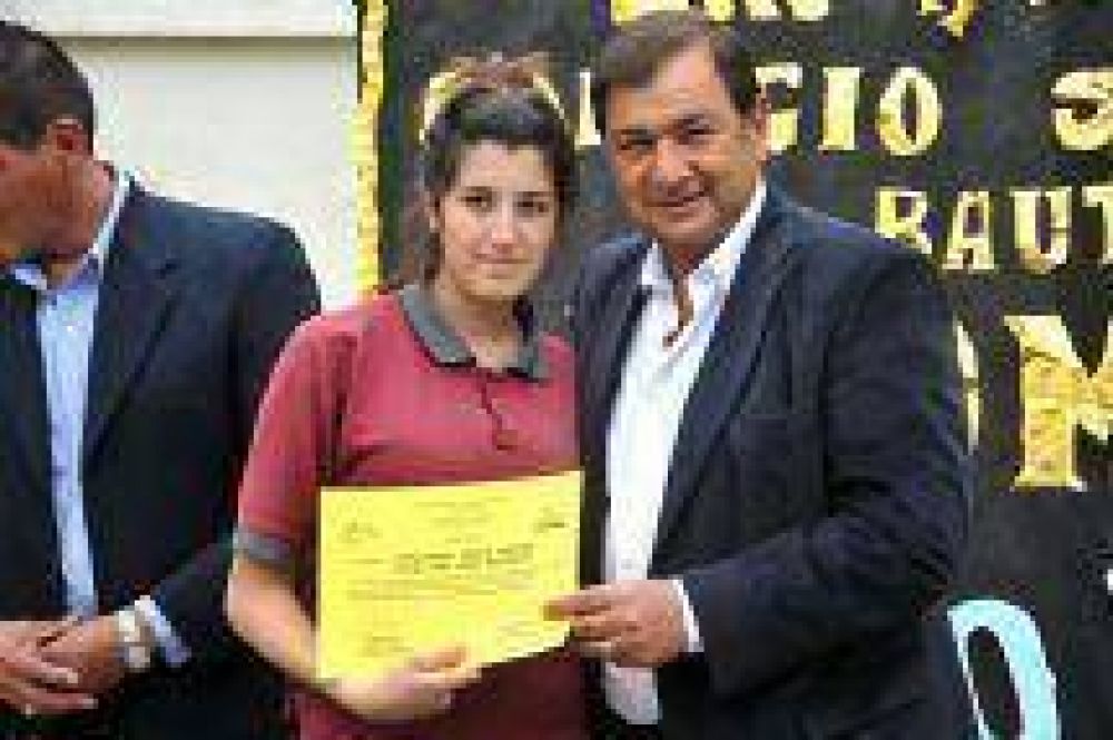 Miguel Isa: �Aprender a leer y escribir nos ayuda a ser libres�
