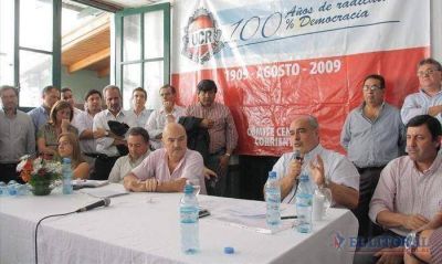 Con cr�ticas e insultos a Artaza, Colombi busc� reafirmar su liderazgo en la UCR