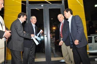 Una multitud se acerc� a la inauguraci�n oficial del Concesionario Renault