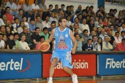 Regatas Corrientes visita a un necesitado Atenas