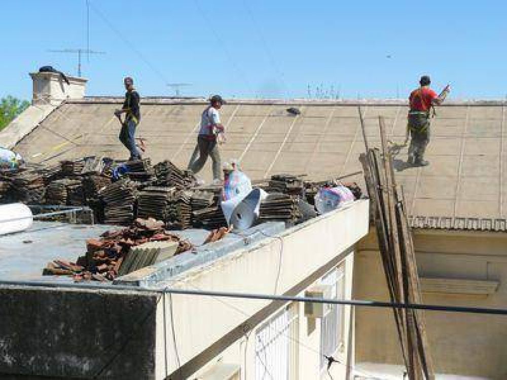 Hospital: Ledesma  larg� la primera  etapa de la obra de  refacci�n de techos