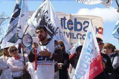 Masiva marcha docente en Chivilcoy contra los ajustes en la Provincia 