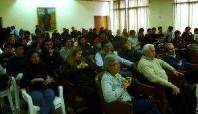Masiva concurrencia a charla sobre olivicultura