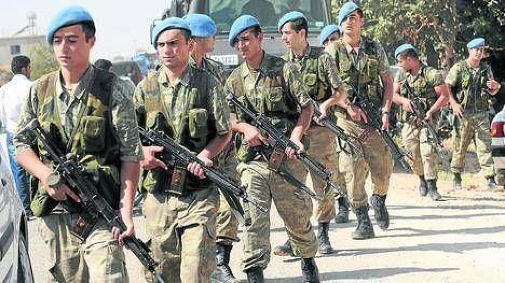 El Parlamento de Turqu�a autoriza una acci�n militar contra Siria