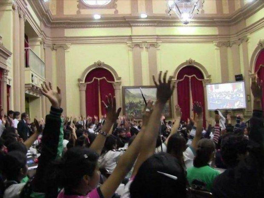 ��Votar a los 16? No, a�n somos chicos�