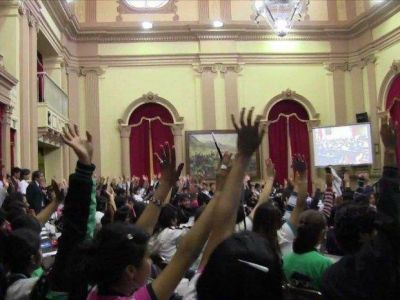 ��Votar a los 16? No, a�n somos chicos�