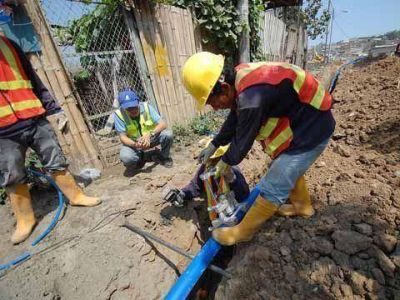 Forman a 6 mil vecinos para que instalen la red de agua