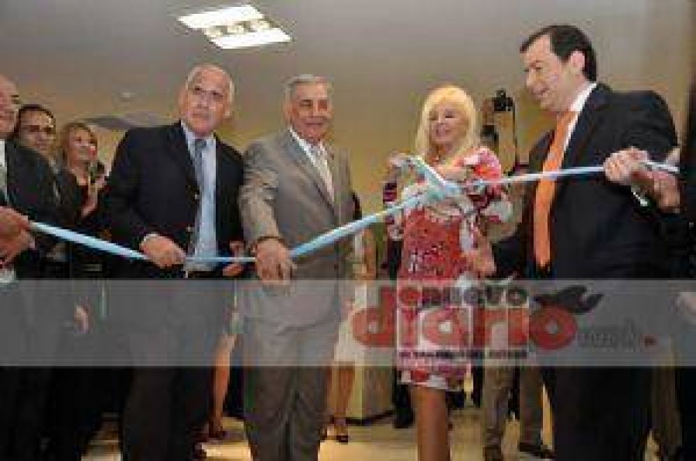 El gobernador dej� inaugurado el Museo del Autom�vil junto con Susana y Meyer
