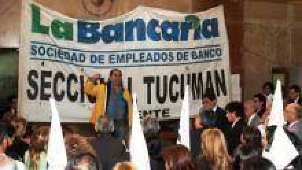  El PE usar� fondos de la Caja para sueldos y la Bancaria se declar� en pie de guerra