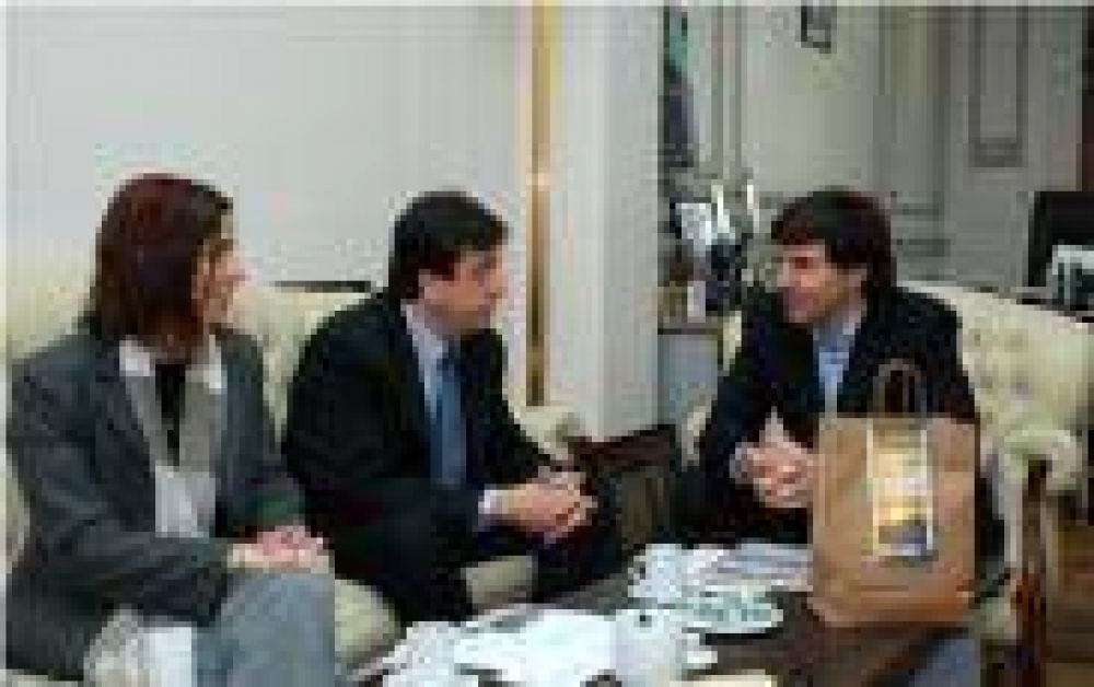 Crotto en reuni�n de trabajo con el Intendente de Gonzales Chaves
