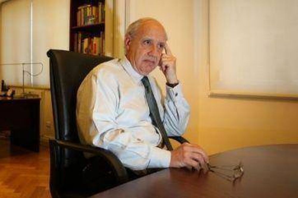 Lavagna cuestion� al Gobierno