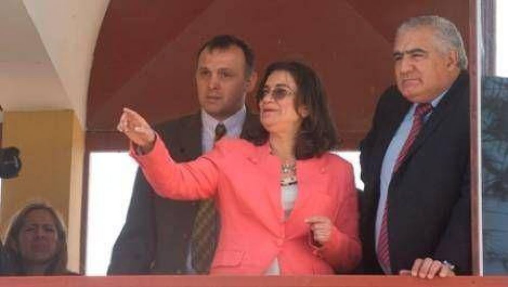 "Las fuerzas de seguridad tienen que subordinarse al poder pol�tico"