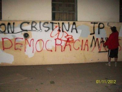 Militantes �K� escribieron una pared de la escuela 10
