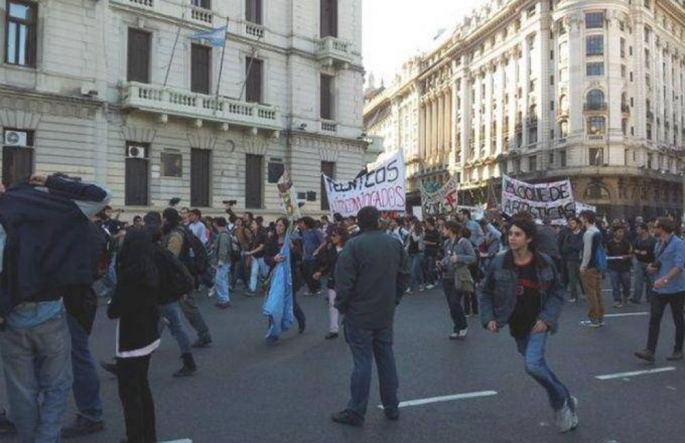 Partido Obrero de Z�rate acompa�� marcha por la aparici�n de un testigo