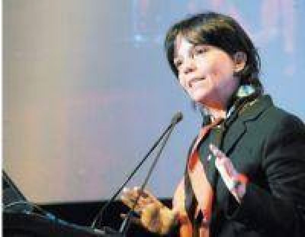 "Hay que ahorrar en moneda local"
