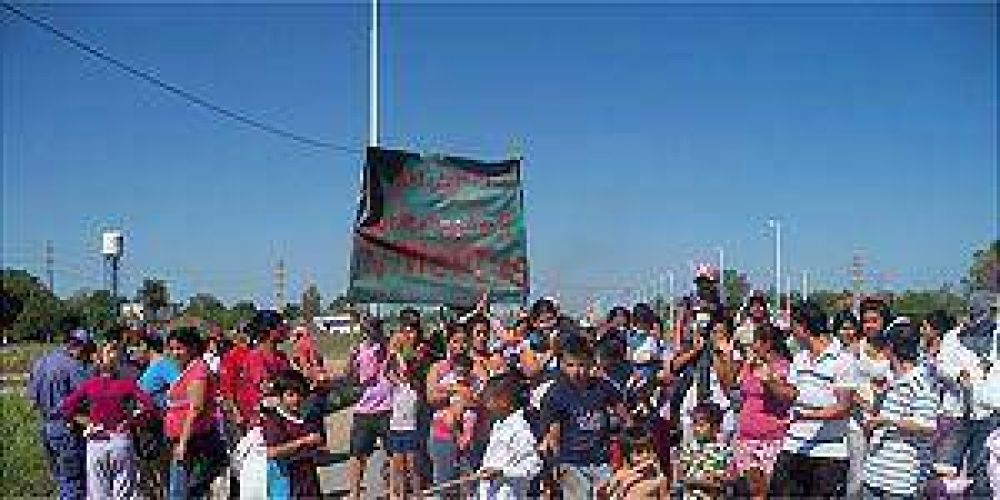  Cortan calle pidiendo m�dulos habitacionales