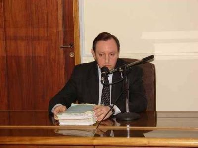 FALLO DE UN JUICIO ORAL: Un polic�a, condenado por exigir a un conductor el pago de una coima