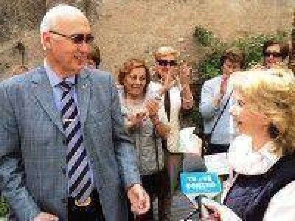 El Intendente Gorosito entreg� un subsidio de $80.000 a CEDIFISA para la construcci�n de su nuevo espacio 