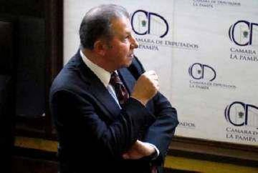 Caso Carla: la prensa santarrose�a adelanta que el Jury no destituir� al juez Flores	