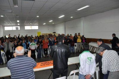  Los gremios estatales pisaron el freno, pero el martes exigir�n un "di�logo" formal