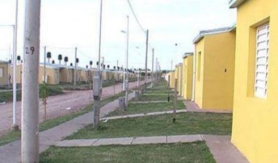 Convenio: construir�n 300 viviendas para polic�as