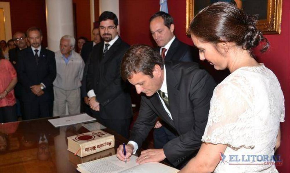 Camau rearm� su gabinete con el juramento de Barrionuevo y Colombo