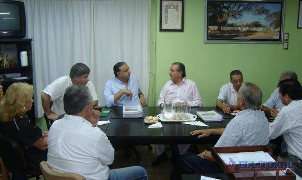 Previo al c�nclave liberal, Cassani se reuni� con Vald�s y comerciantes