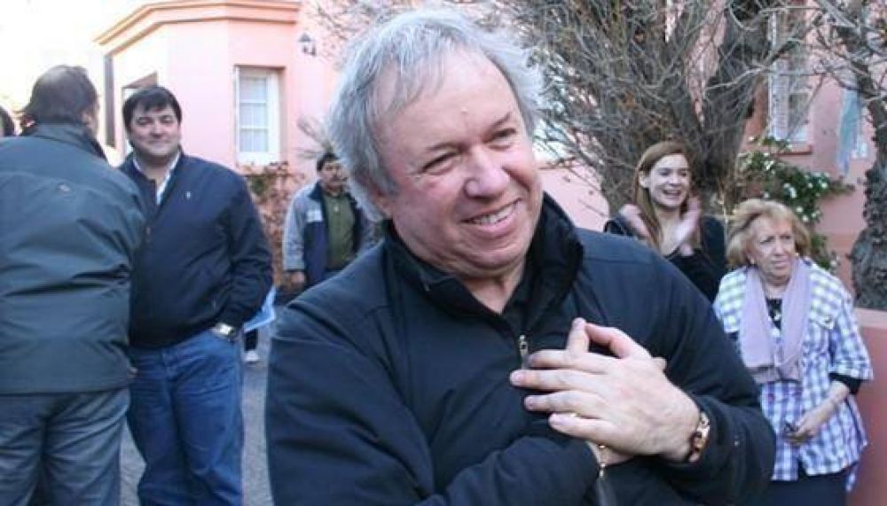 �Le pido a los legisladores que se sienten a legislar, que dejen de atender el tel�fono cuando los llaman de Bs As�