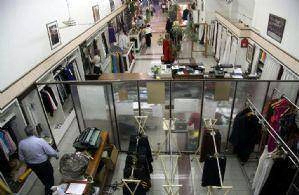Cierra un tradicional negocio de ropa femenina